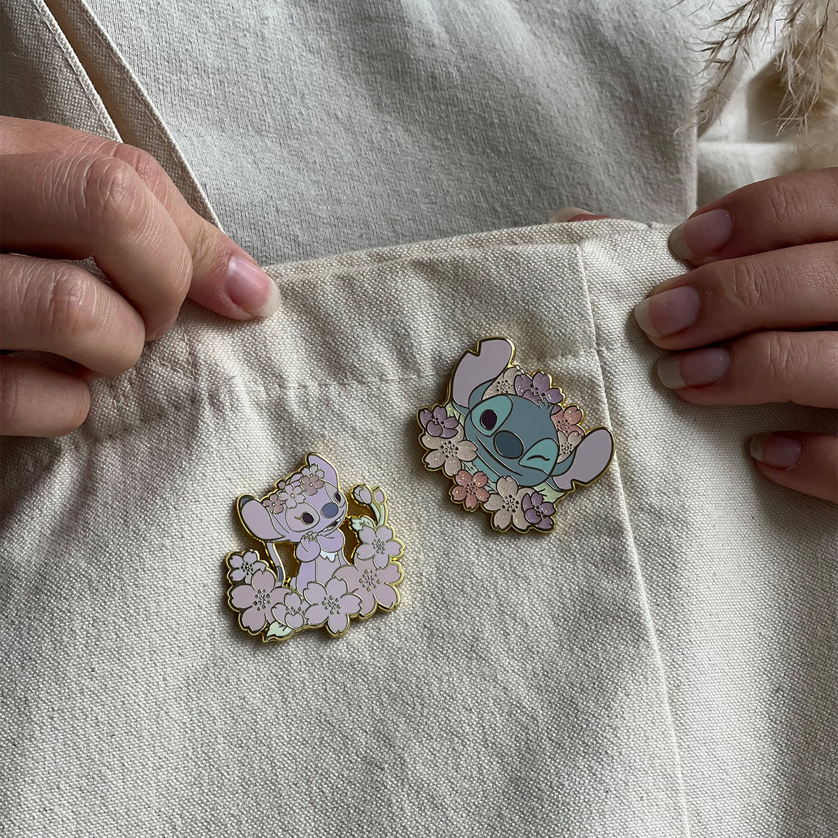 Productafbeelding Lilo & Stitch - Angel en Stitch Kersenbloesem Mystery Pin