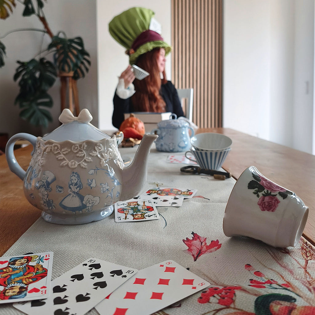 Productafbeelding Alice in Wonderland - Theepot van de Mad Hatter en Alice