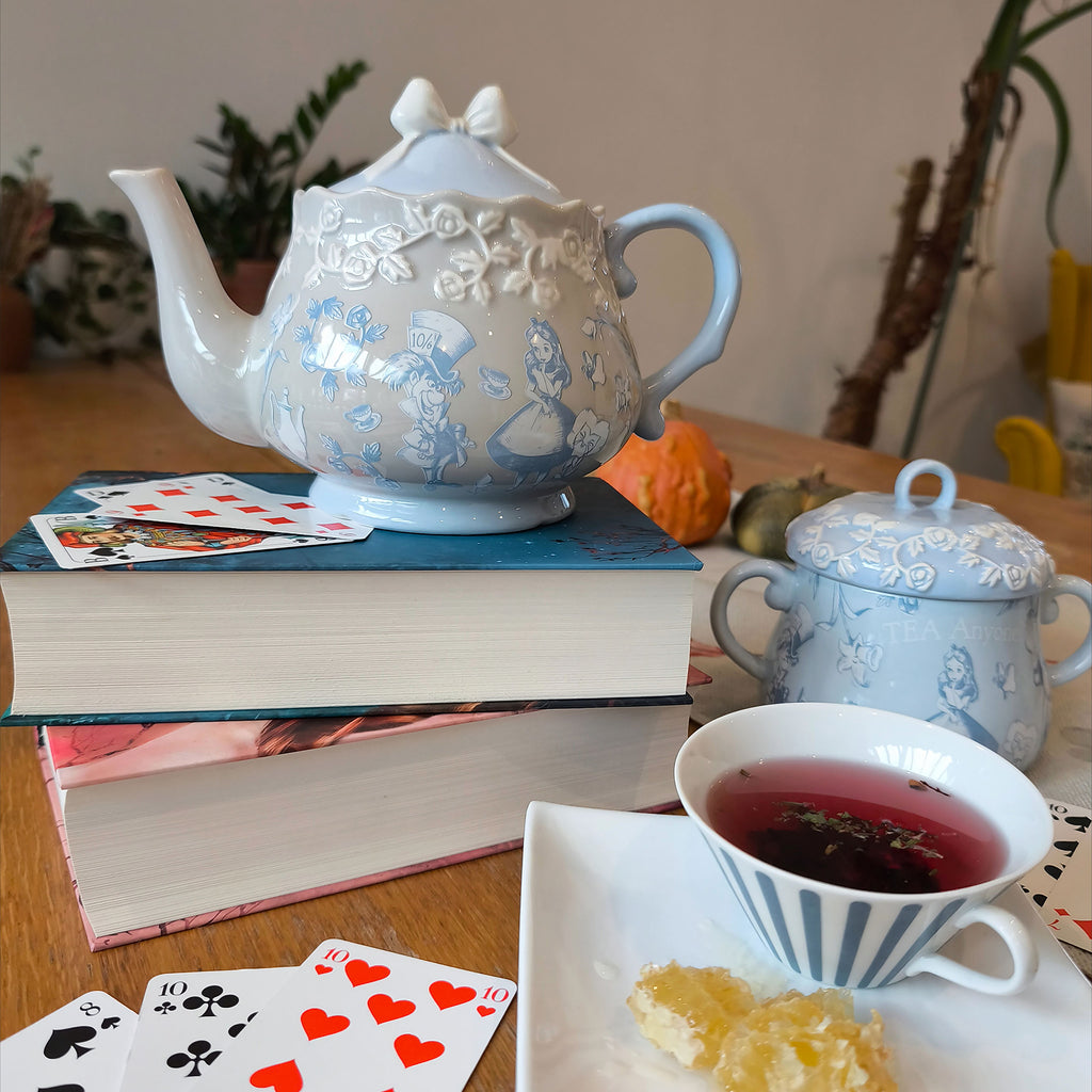 Productafbeelding Alice in Wonderland - Theepot van de Mad Hatter en Alice