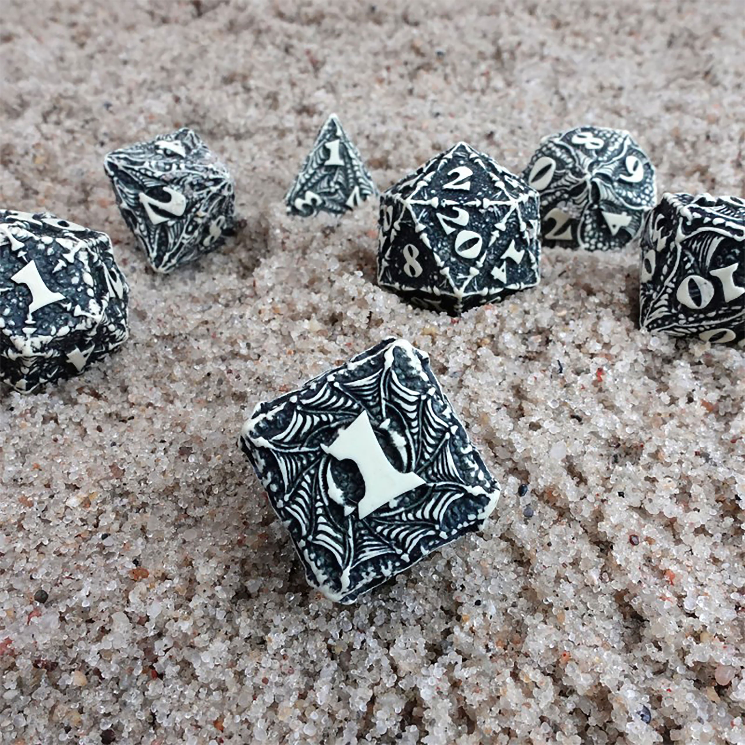 Productafbeelding Dracopolis - De Scandinavische Blackfang Dobbelsteen Set 7-delig