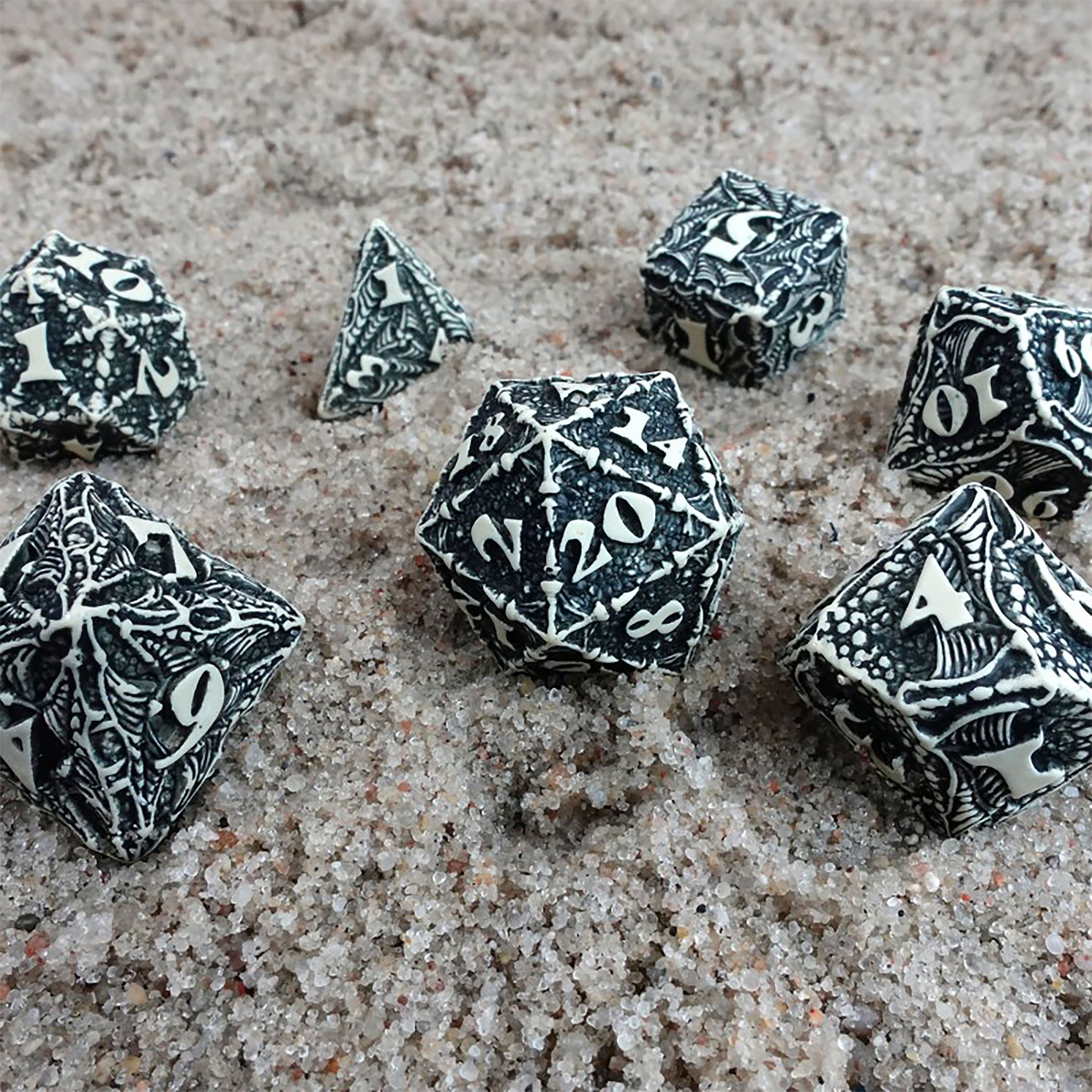 Productafbeelding Dracopolis - De Scandinavische Blackfang Dobbelsteen Set 7-delig