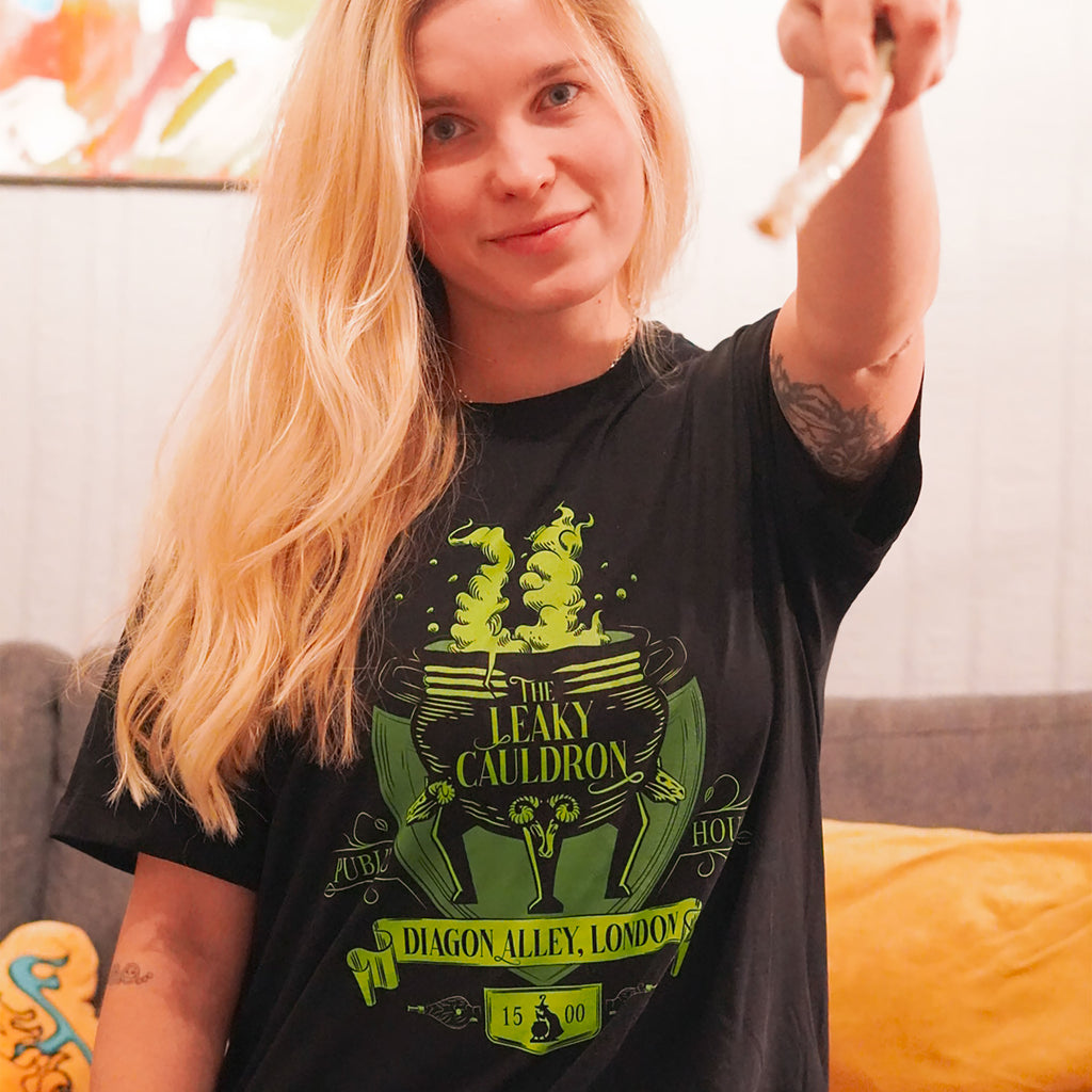 Productafbeelding Zwarte T-Shirt Lekkende Ketel - Harry Potter