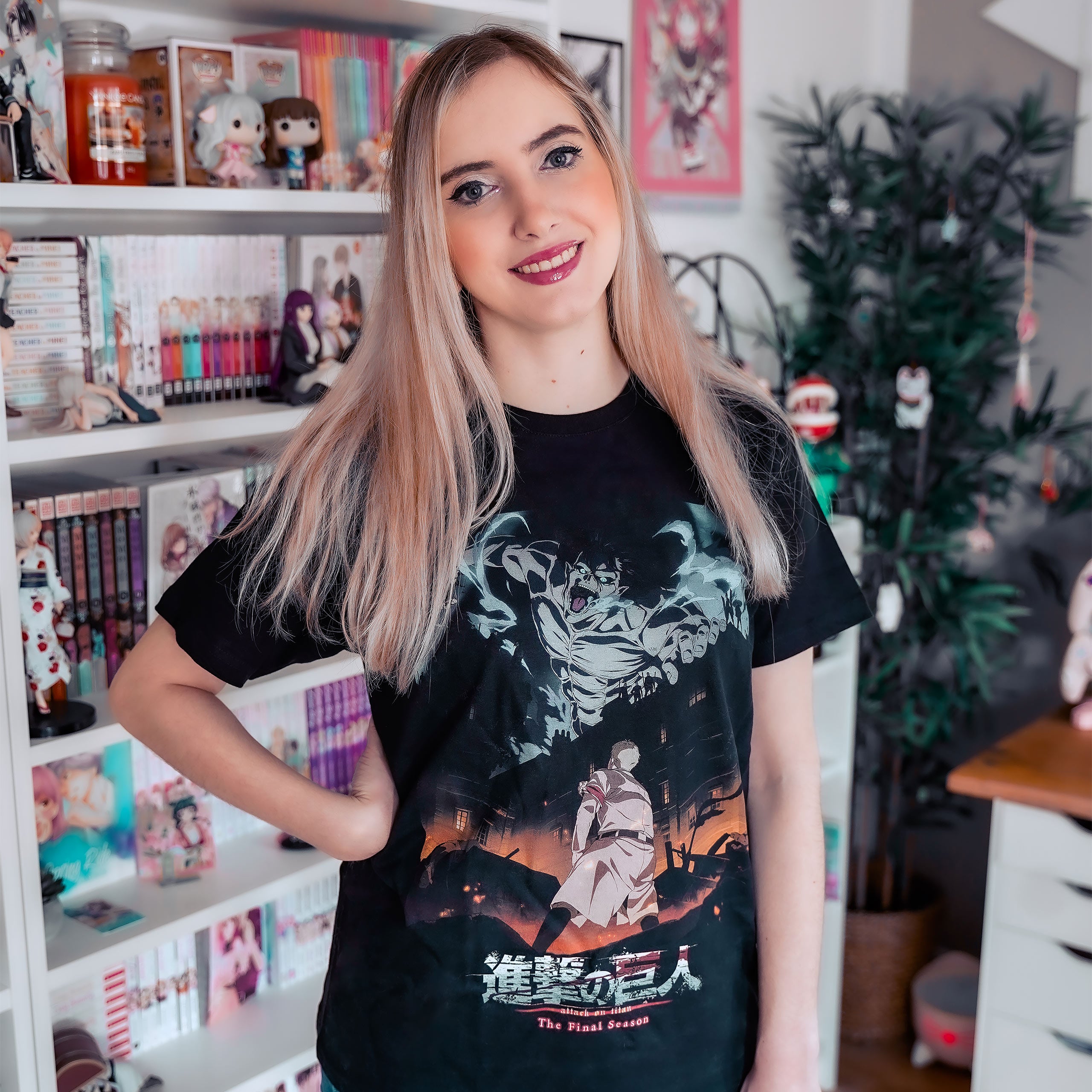 Product image Attack on Titan - Poster T-Shirt black