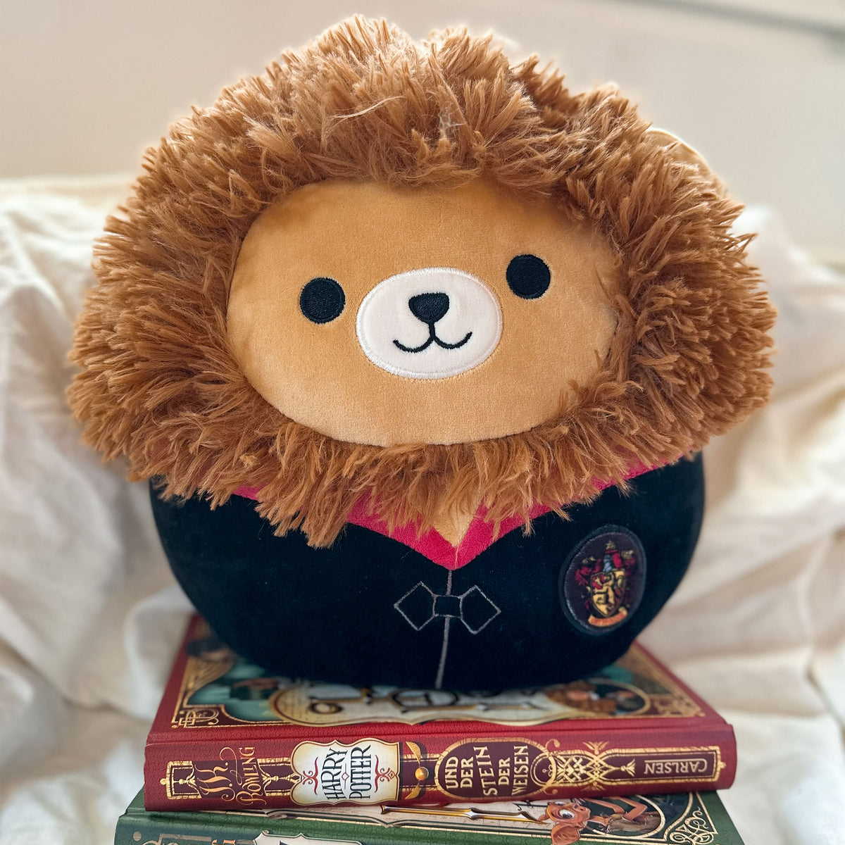 Productafbeelding Harry Potter - Griffoendor Leeuw in Mantel Squishmallows Knuffelfiguur