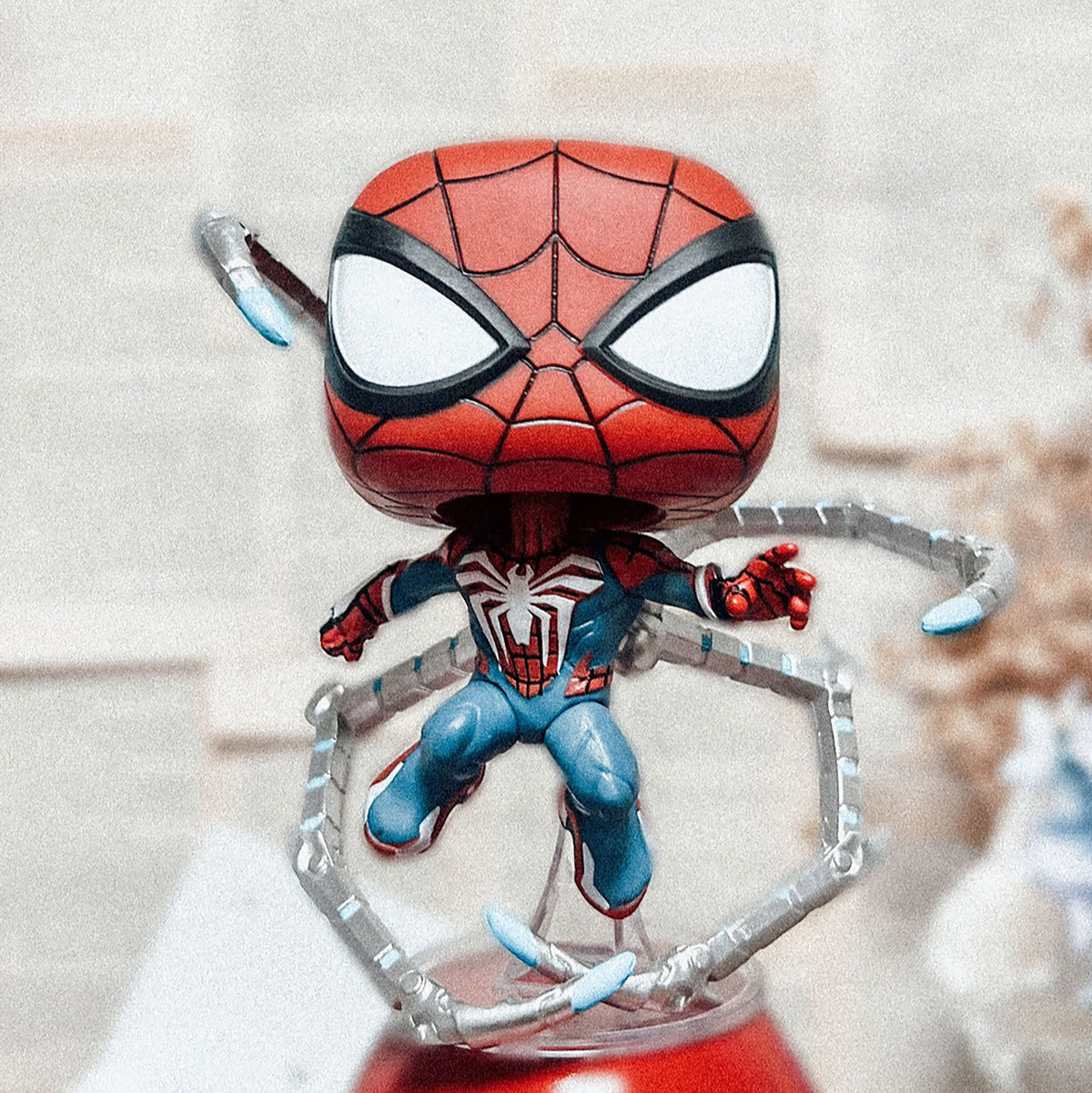 Productafbeelding Spider-Man 2 - Peter Parker Advanced Suit 2.0 Marvel Funko Pop Wobbelhoofdfiguur