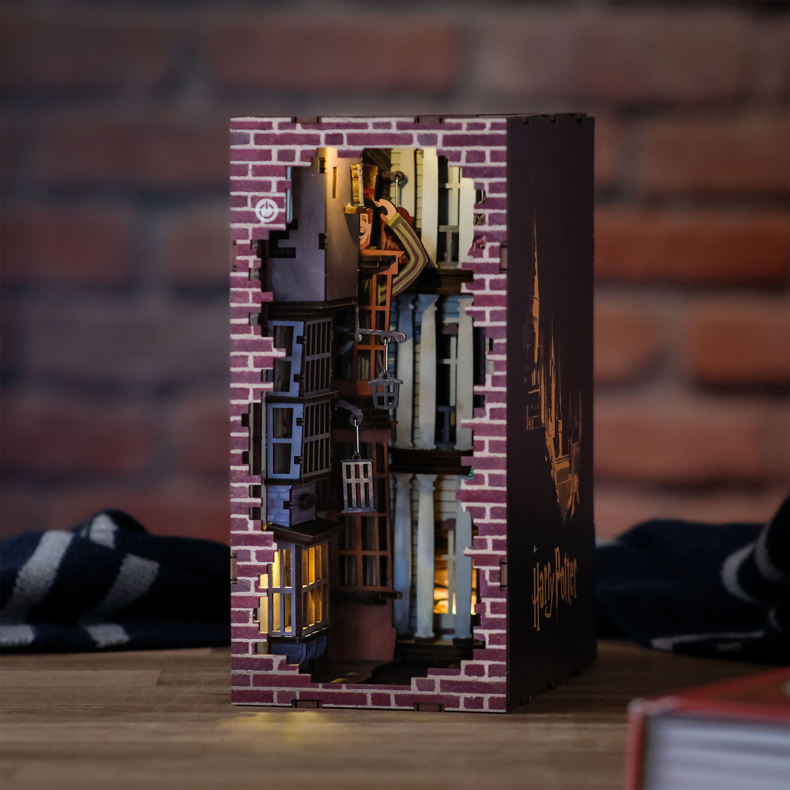 Product image Harry Potter - Diagon Alley Book Nook Model Kit Wood