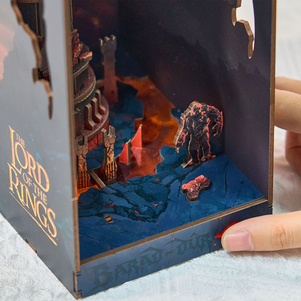 Productafbeelding The Lord of the Rings - Barad-dûr Book Nook houten modelbouwpakket