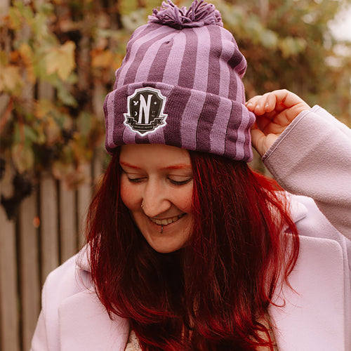 Productafbeelding Wednesday - Nevermore Logo Muts met pompon