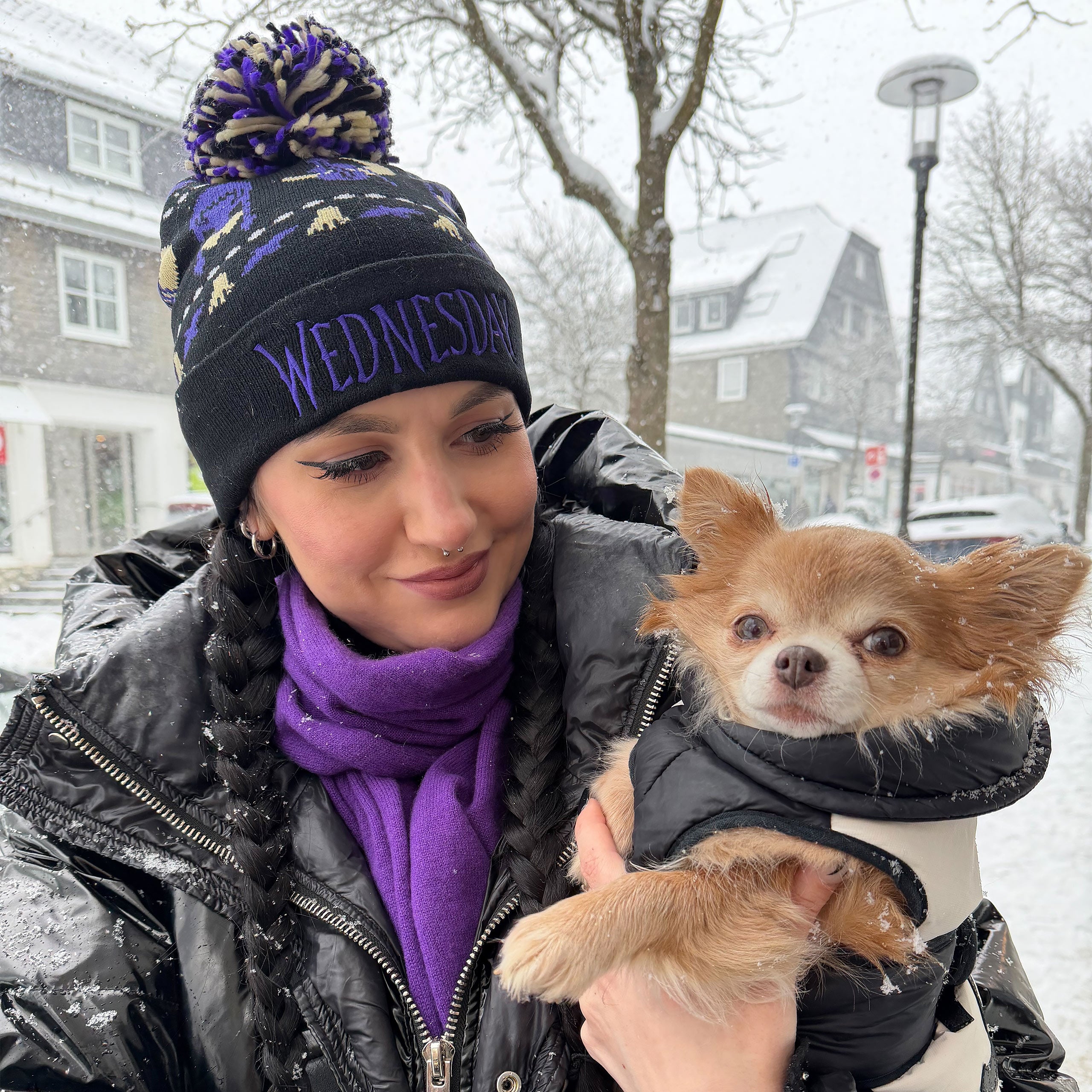 Productafbeelding Wednesday - Midnight muts met pompon