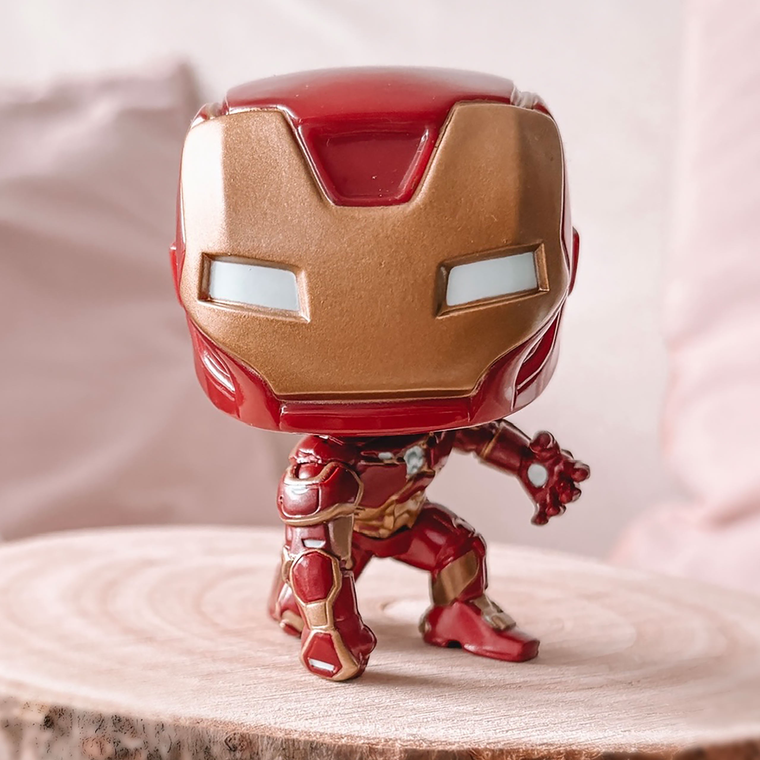 Productafbeelding Marvel: Avengers Game - Iron Man (Stark Tech) Funko Pop Wobbelhoofdfiguur
