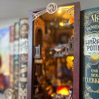 Productafbeelding Flame Common Room Book Nook houten modelbouwkit voor Harry Potter-fans