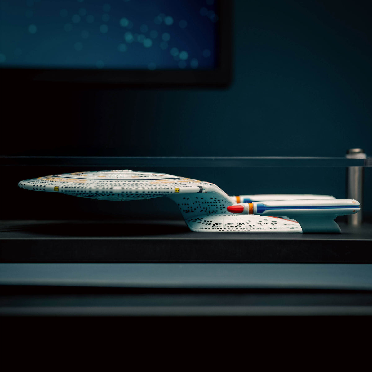 Productafbeelding Enterprise NCC-1701-D wandplaquette met modelreplika - Star Trek