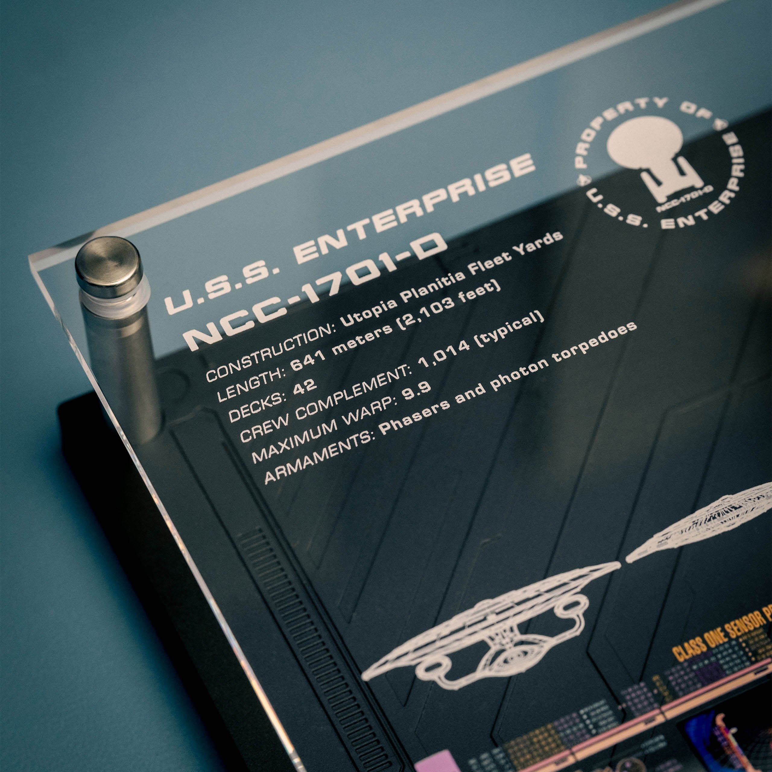 Productafbeelding Enterprise NCC-1701-D wandplaquette met modelreplika - Star Trek