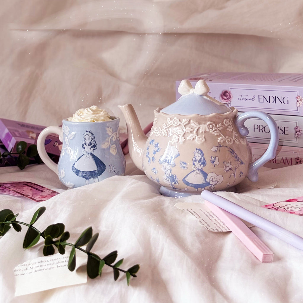 Productafbeelding Alice in Wonderland - Tea Anyone koekjespot met reliëf