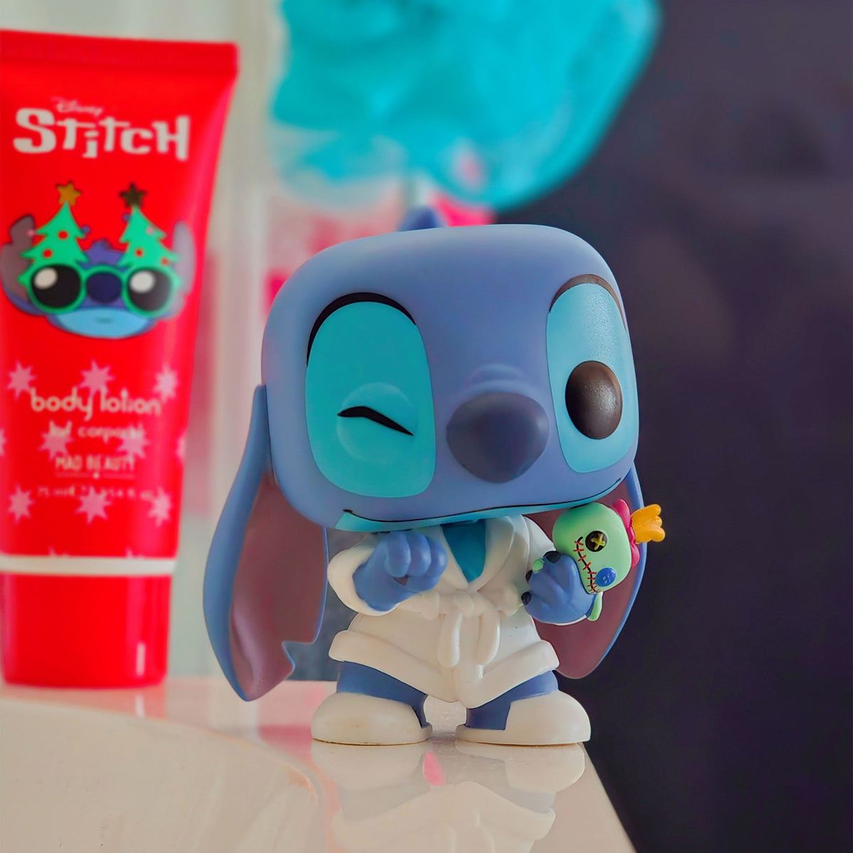 Productafbeelding Stitch in badjas Funko Pop!-figuur - Lilo & Stitch