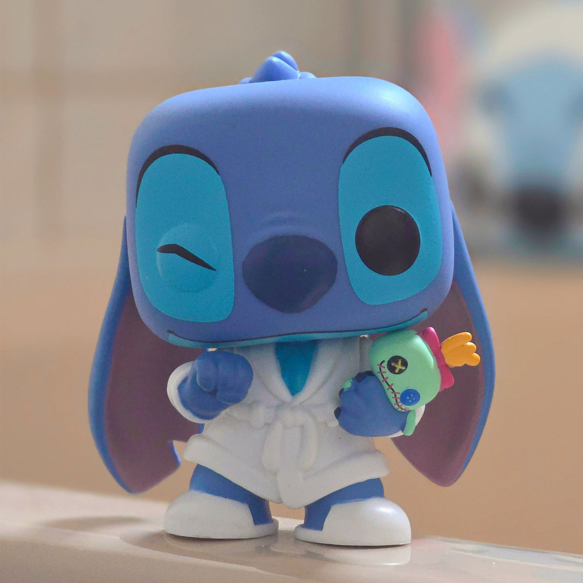 Productafbeelding Stitch in badjas Funko Pop!-figuur - Lilo & Stitch