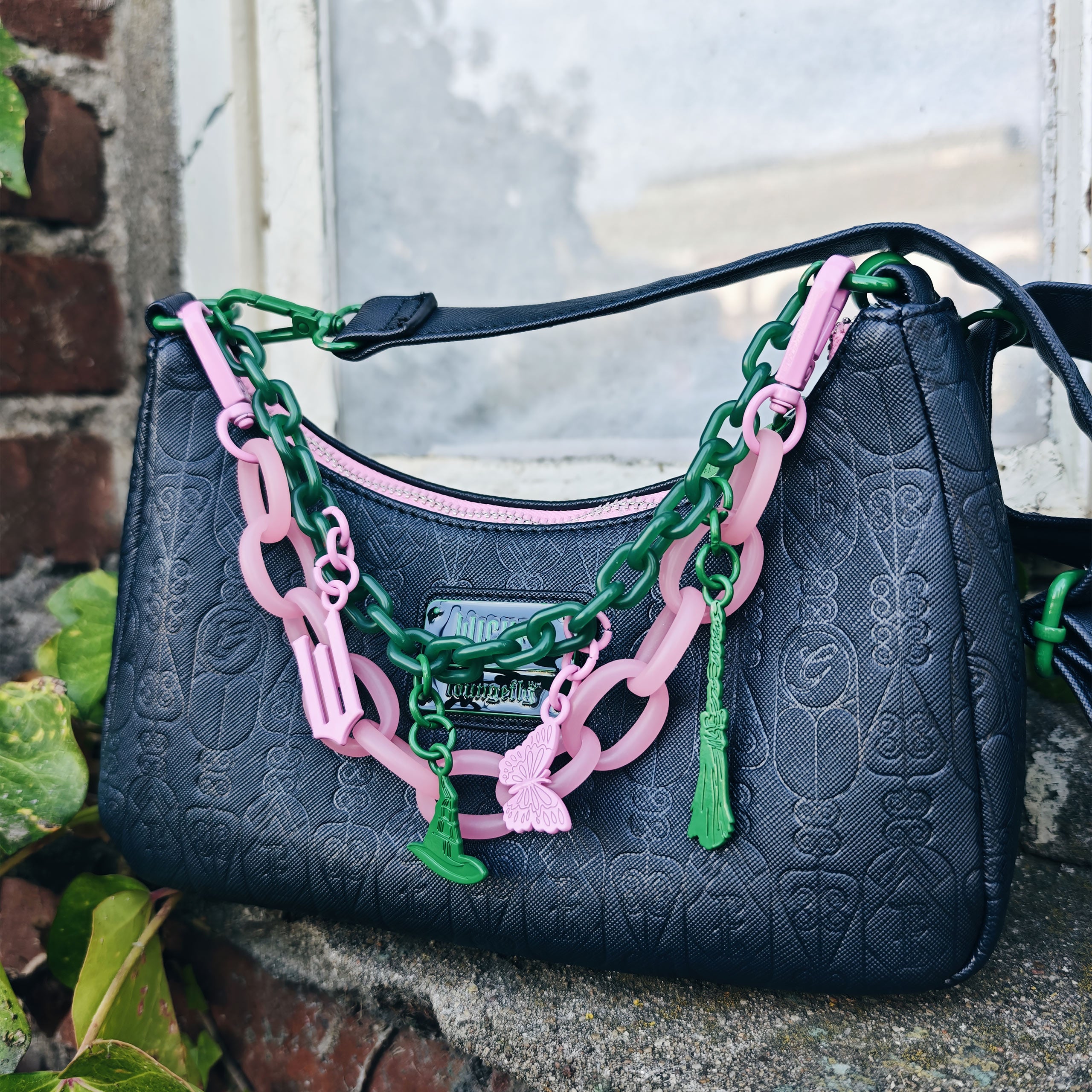 Productafbeelding Wicked - Crossbodytas met charms