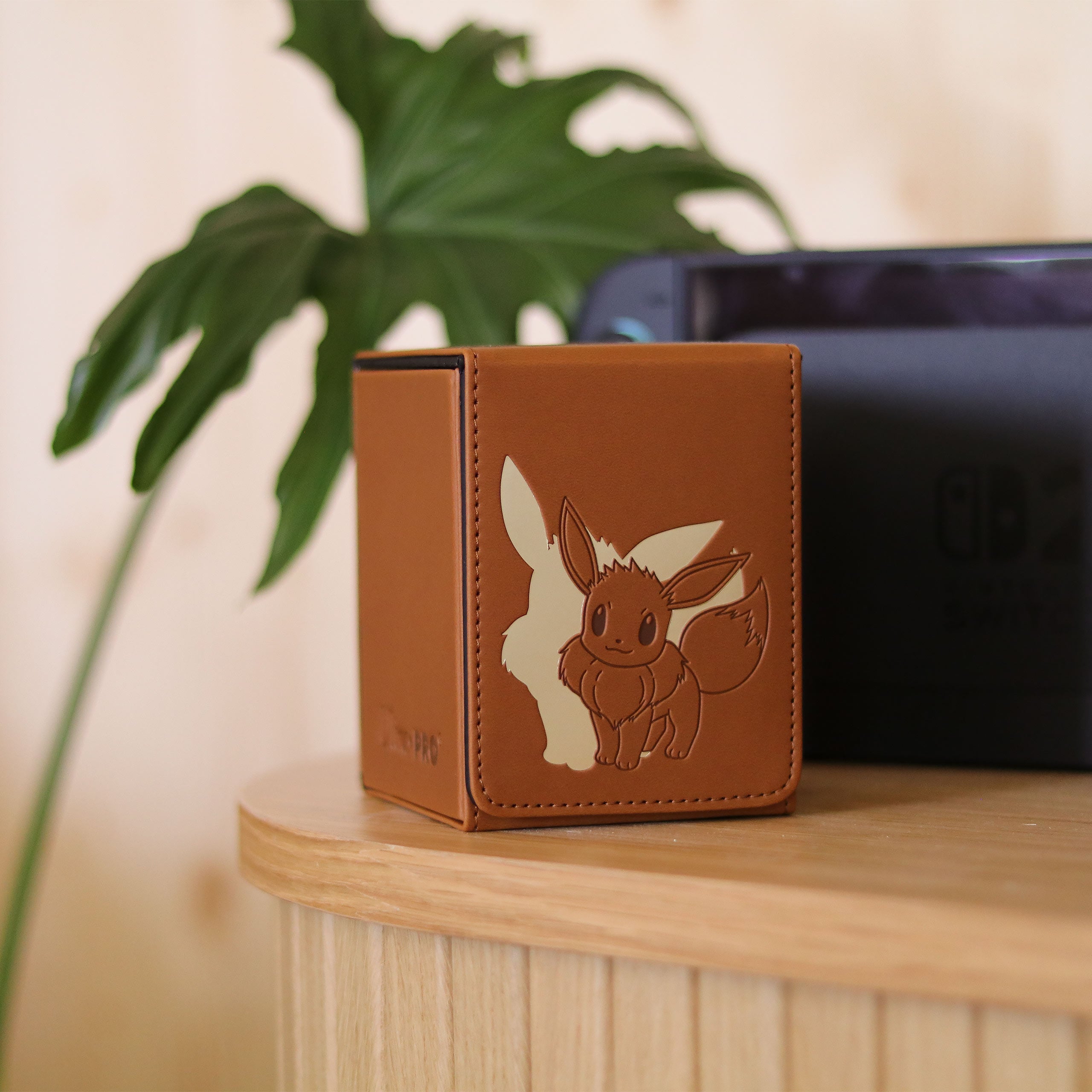 Productafbeelding Pokémon - Ultra Pro: Eevee Alcove Flip Kaartenbox voor 100 verzamelkaarten