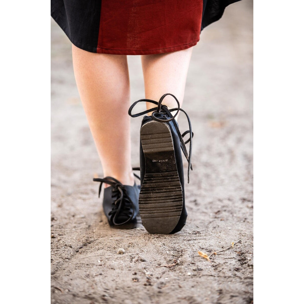 Productafbeelding Middeleeuwse veterschoenen van zwart nubuckleer