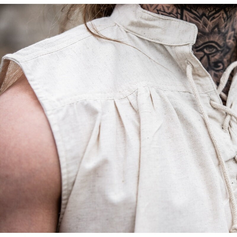 Productafbeelding Middeleeuws opstaande kraag vetershirt Louis mouwloos beige
