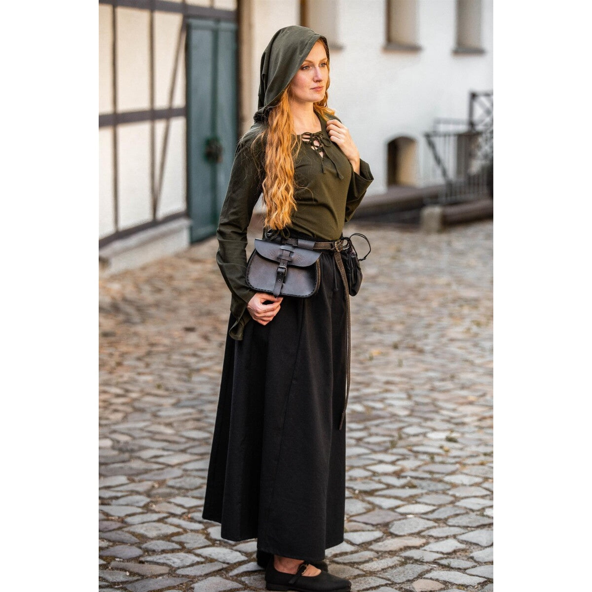 Productafbeelding Middeleeuwse blouse Lea met capuchon en vetersluiting groen