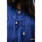 Productafbeelding Middeleeuws vetershirt met oogjes Adrian blauw