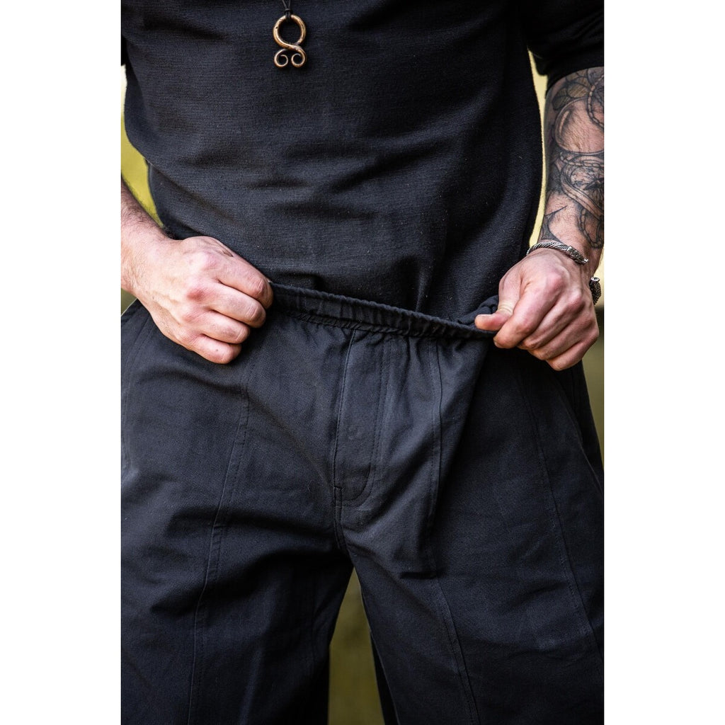 Productafbeelding Middeleeuwse broek Tiago met beenvetering zwart