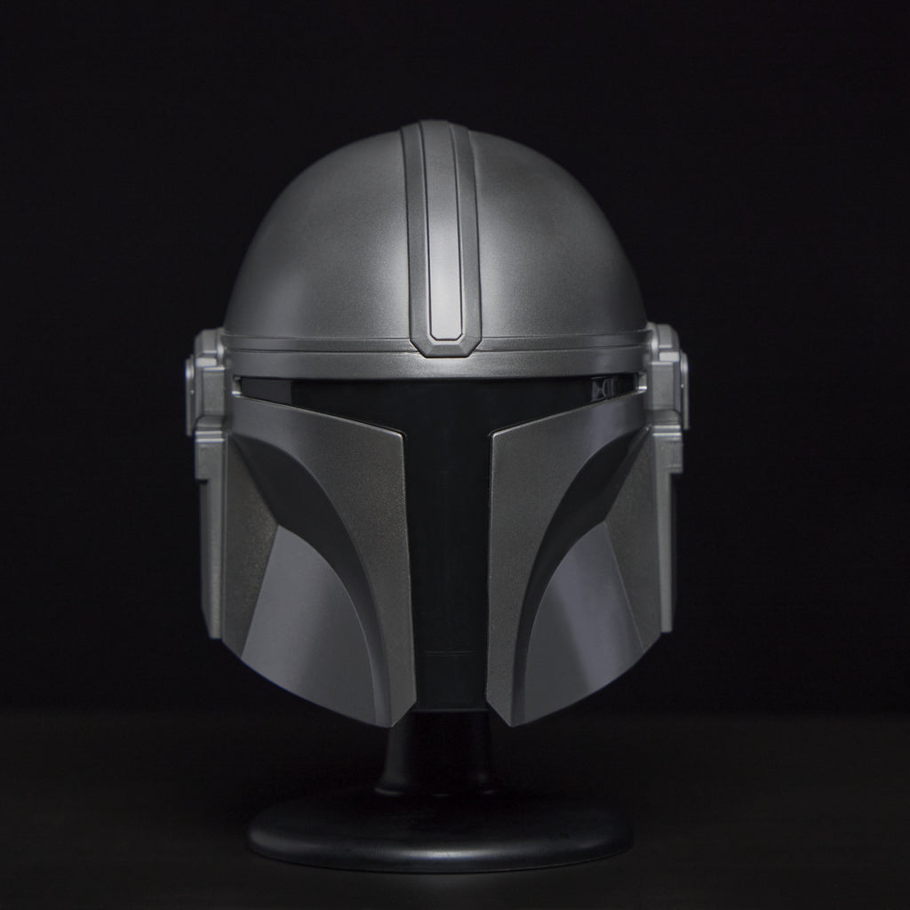 Productafbeelding Star Wars - Mandalorian mini helm replica op sokkel