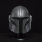 Productafbeelding Star Wars - Mandalorian mini helm replica op sokkel