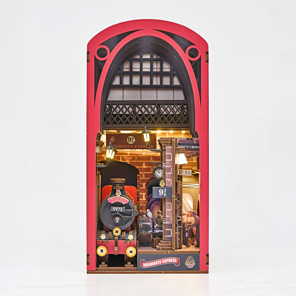 Productafbeelding Harry Potter – Hogwarts Express Book Nook Modelbouwpakket Hout