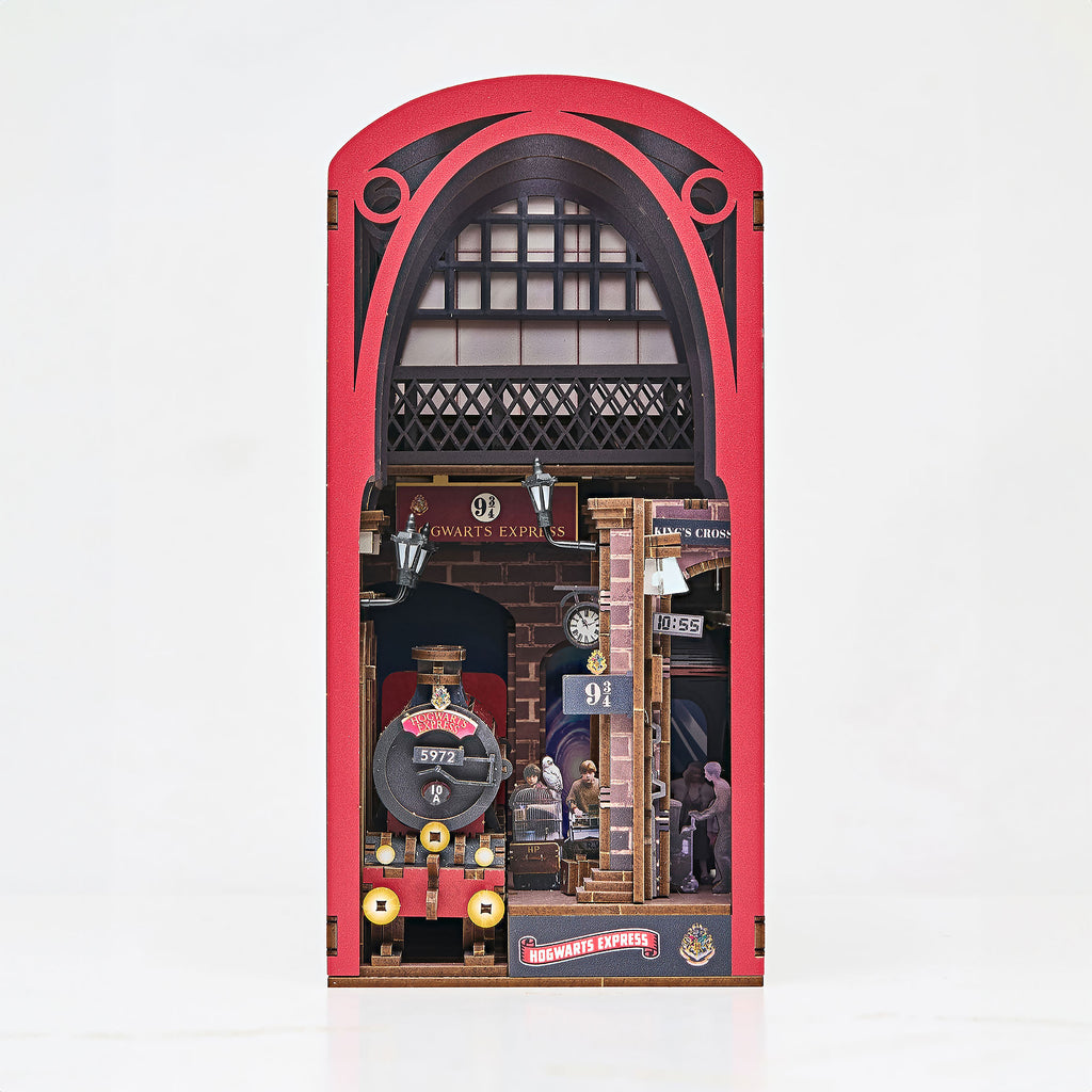 Productafbeelding Harry Potter – Hogwarts Express Book Nook Modelbouwpakket Hout