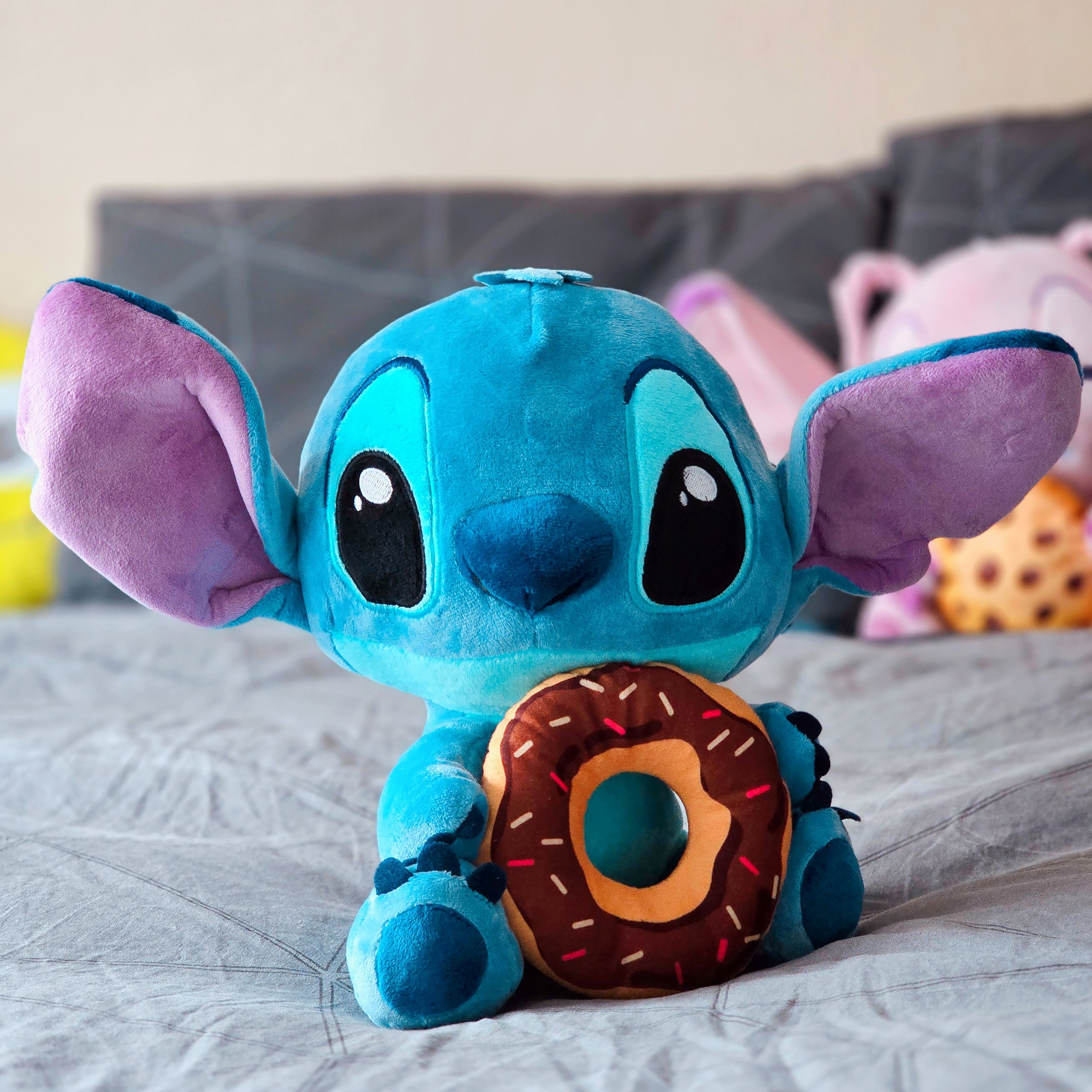 Productafbeelding Lilo & Stitch knuffelfiguur Stitch met donut 25 cm