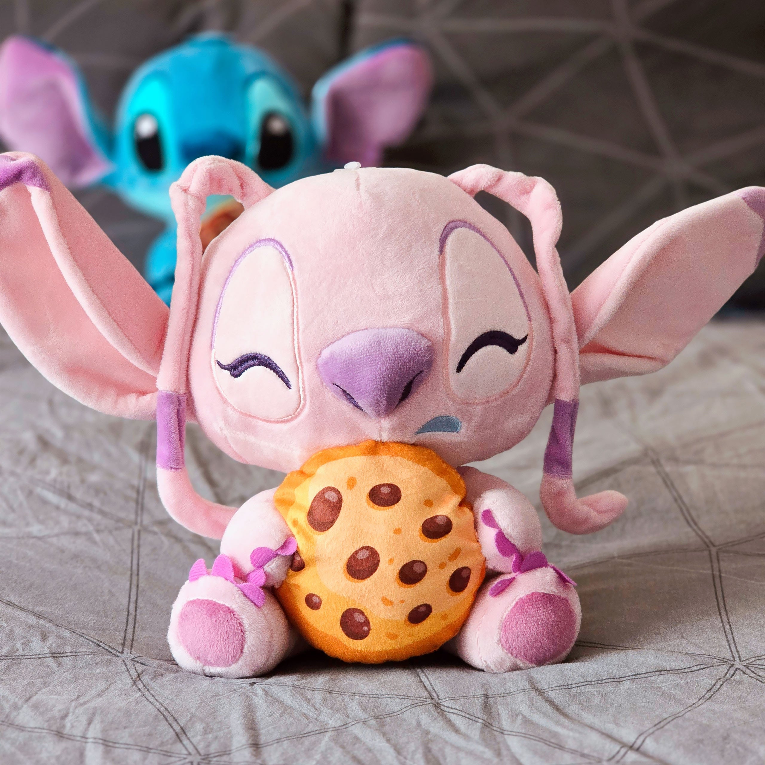 Productafbeelding Lilo & Stitch knuffelfiguur Angel met cookie 25 cm