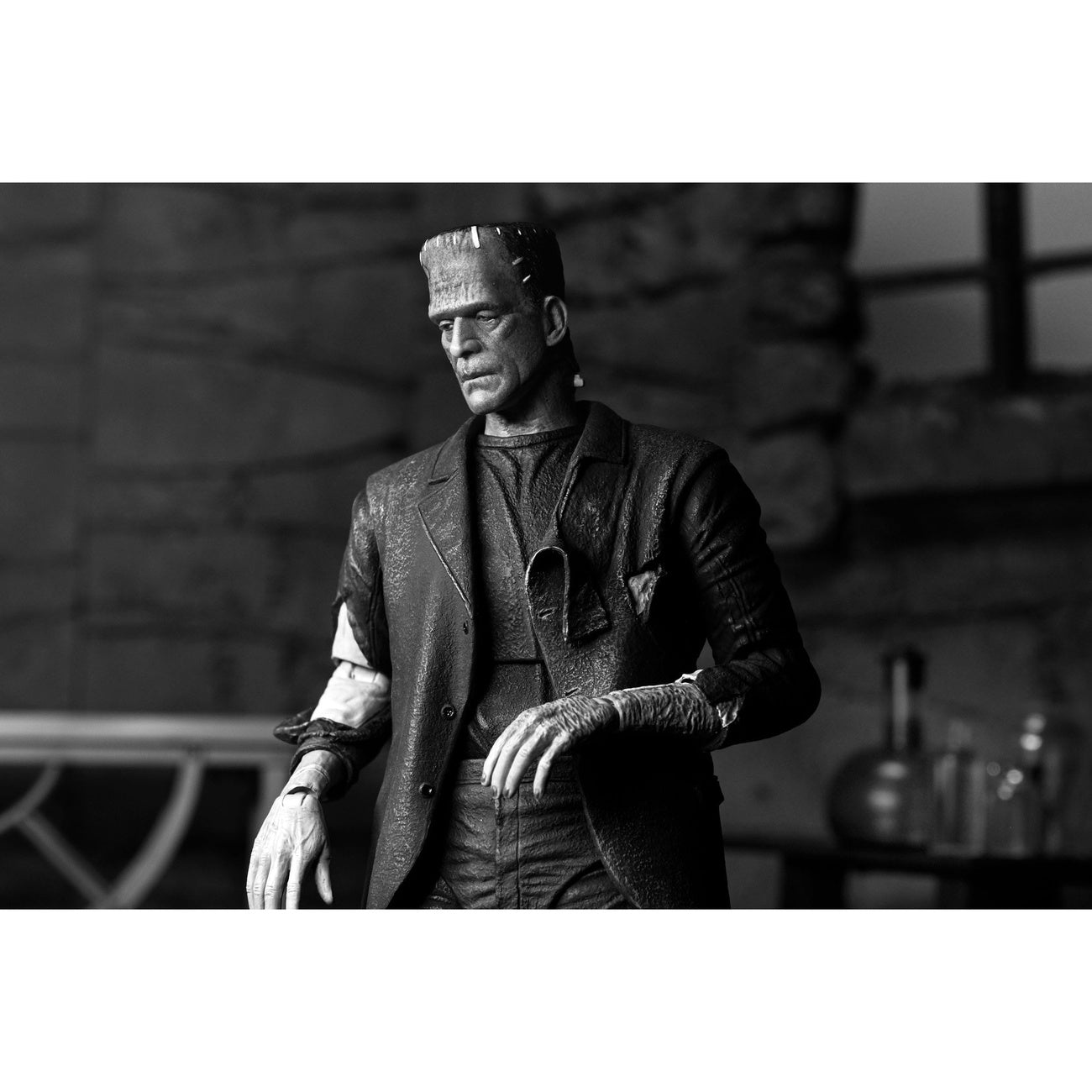 Productafbeelding Universal Monsters Actiefiguur Ultimate Frankenstein’s Monster (Bride of Frankenstein) (Z/W) 18 cm