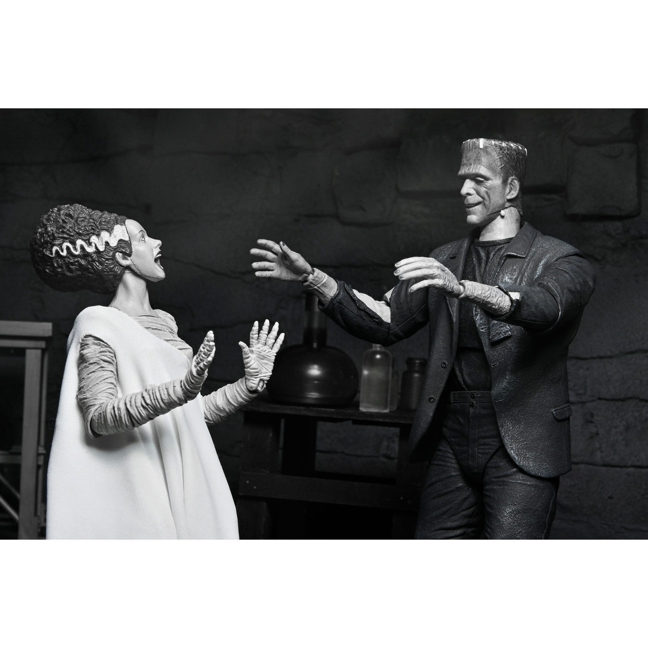 Productafbeelding Universal Monsters Actiefiguur Ultimate Frankenstein’s Monster (Bride of Frankenstein) (Z/W) 18 cm