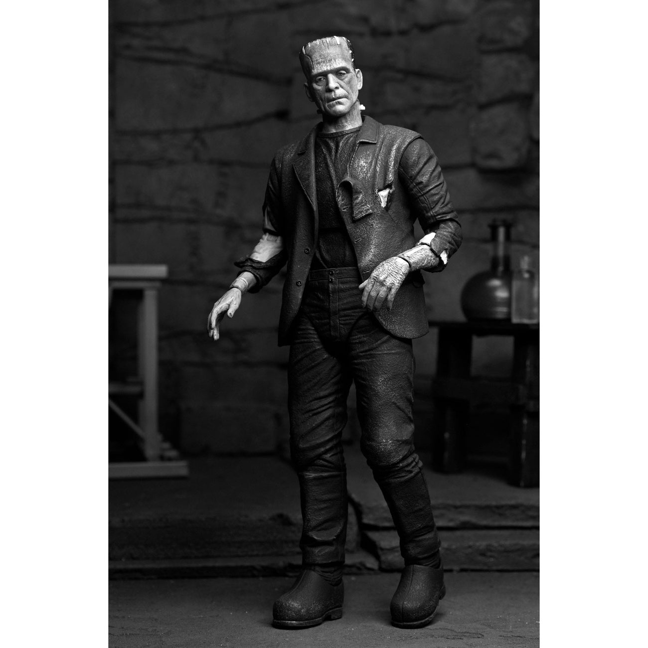 Productafbeelding Universal Monsters Actiefiguur Ultimate Frankenstein’s Monster (Bride of Frankenstein) (Z/W) 18 cm