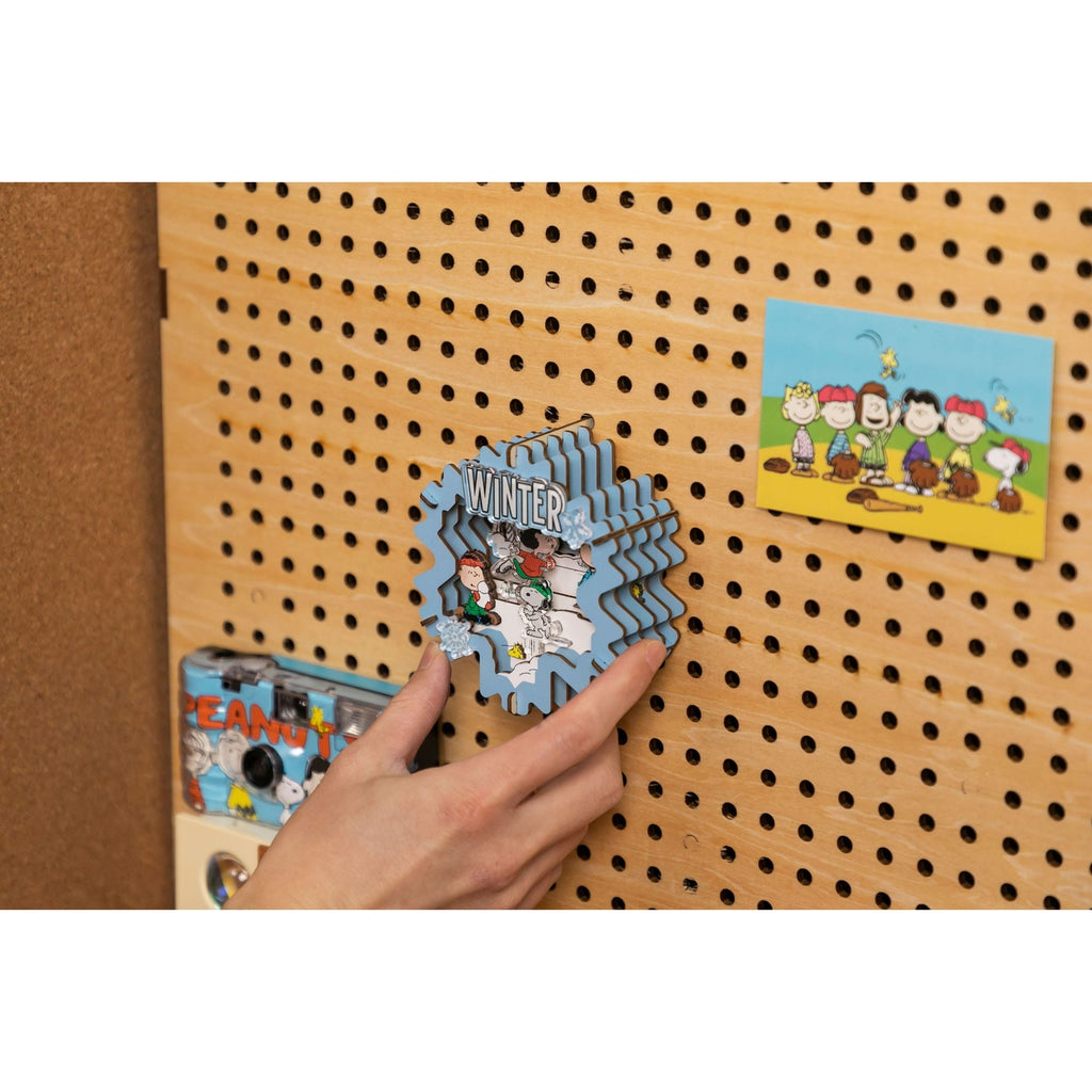 Productafbeelding Peanuts Puremind Modelbouwset Wooden Theater Winter Wonderland