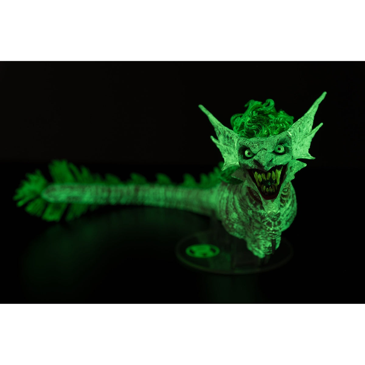 Product image Dark Nights: Metal DC Multiverse Action Figure The Joker Dragon Glow in the Dark Edition (Gold Label) 25 cm