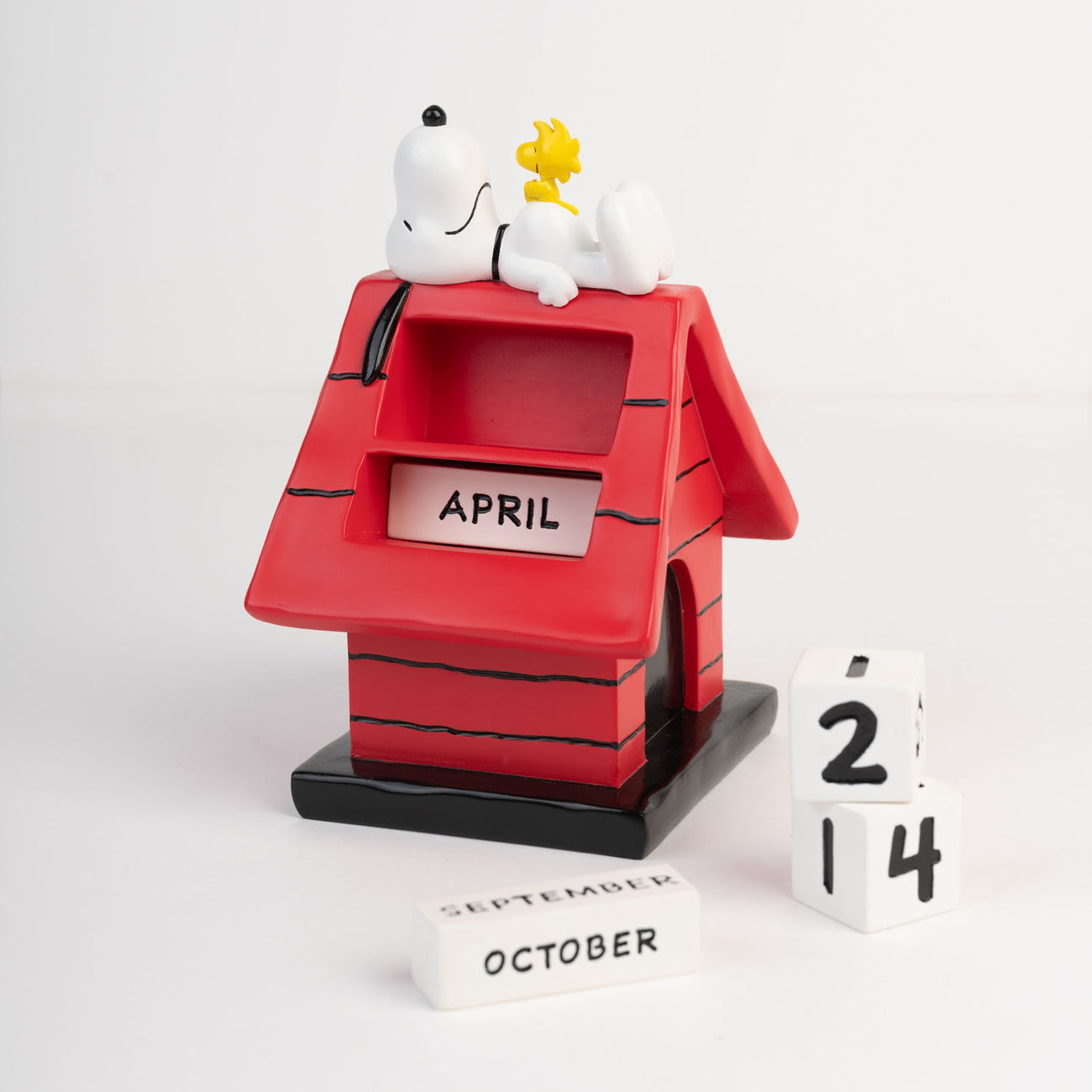Product image Peanuts 3D Perpetual Calendar Snoopy Doghouse
