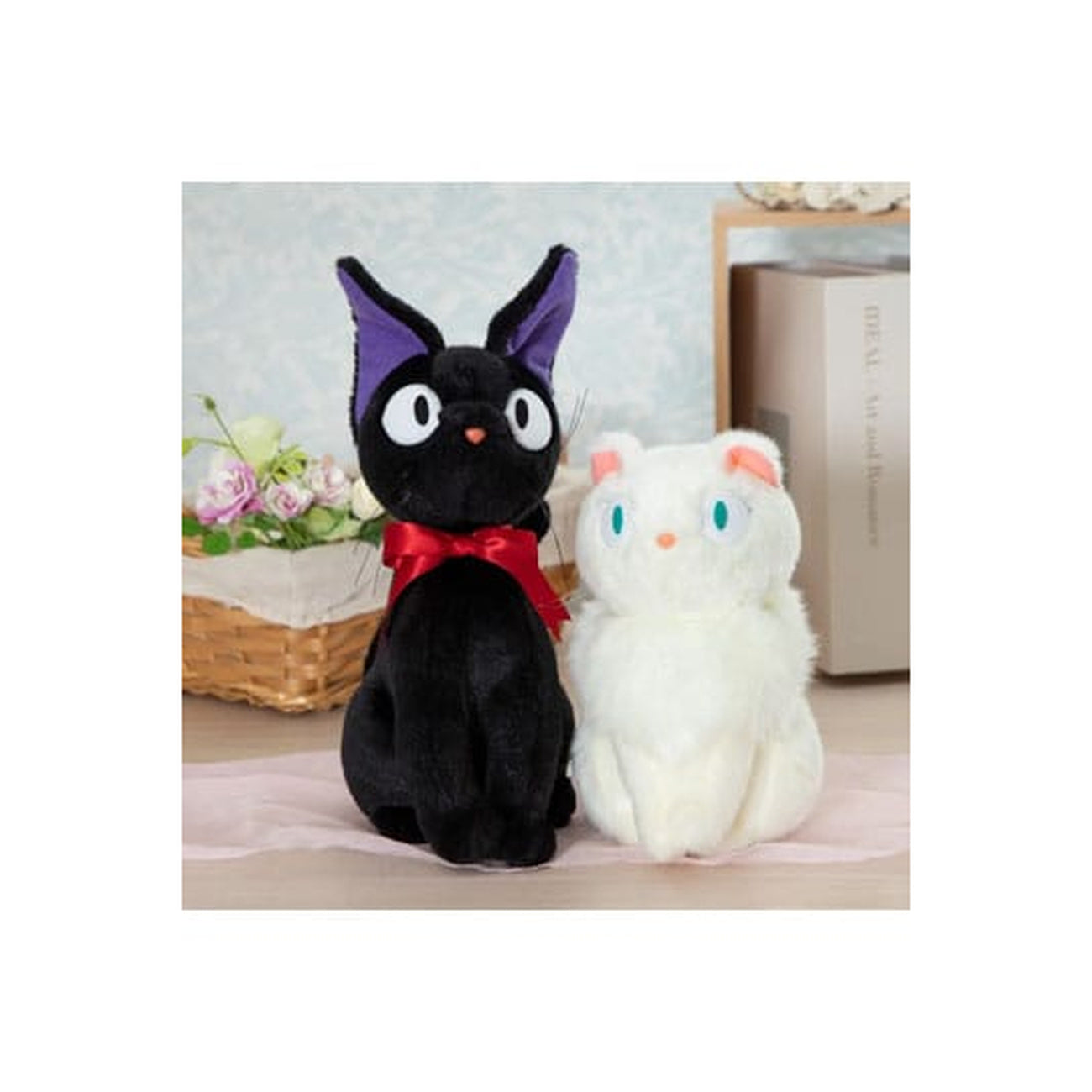 Productafbeelding Kiki’s Delivery Service knuffelfiguur Lily zittend M 22 cm