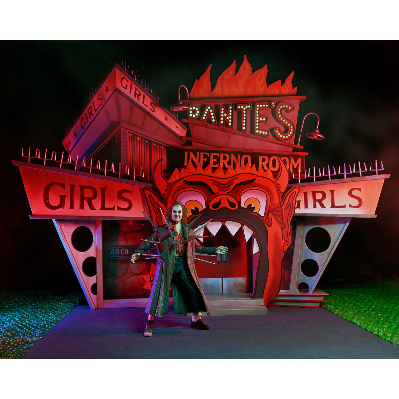 Productafbeelding Beetlejuice (1988) Diorama Trenchcoat with Spikes Inferno