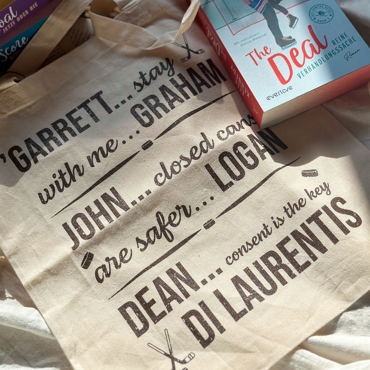Productafbeelding Garrett, John en Dean totebag voor Off Campus fans