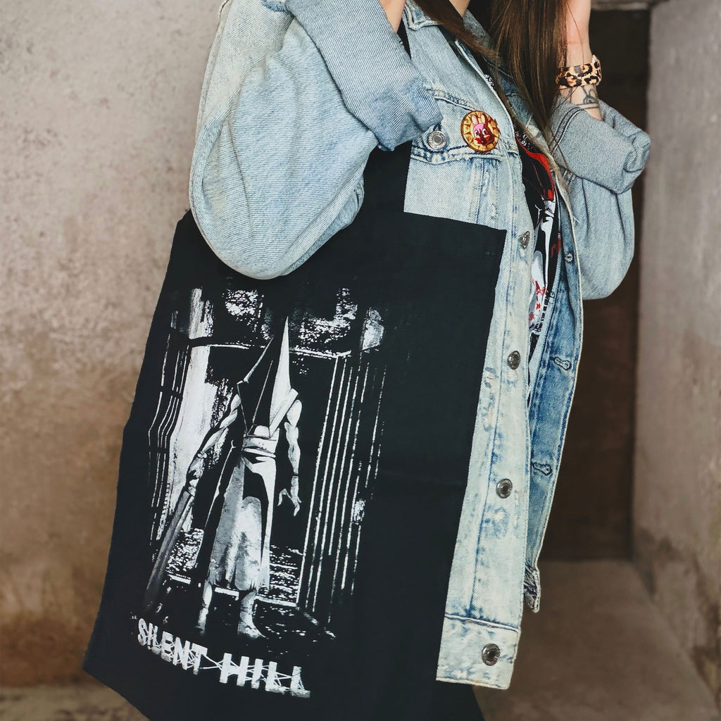 Productafbeelding Pyramid Head tote bag voor Silent Hill fans