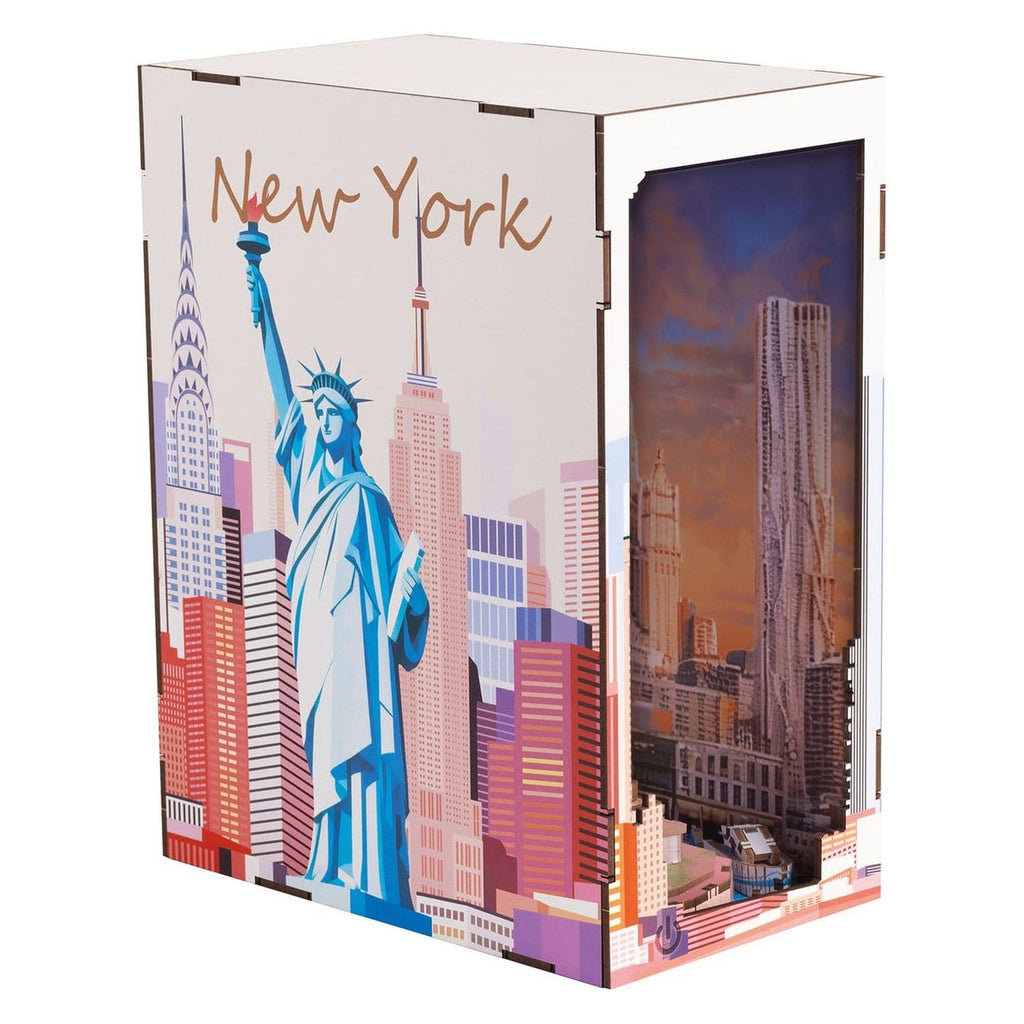 Produktbild Revell Tiny Adventures Book Nook Mini-Diorama New York 18 cm